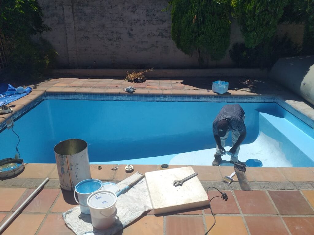 pool cleaning and maintenance