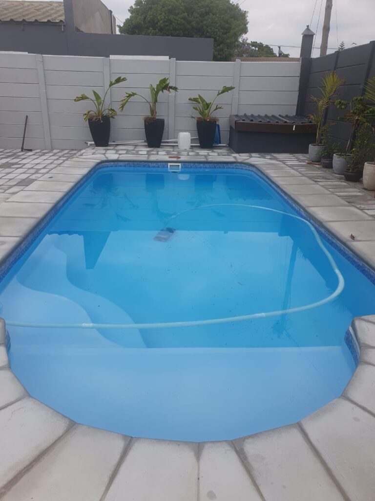 pool cleaning and maintenance